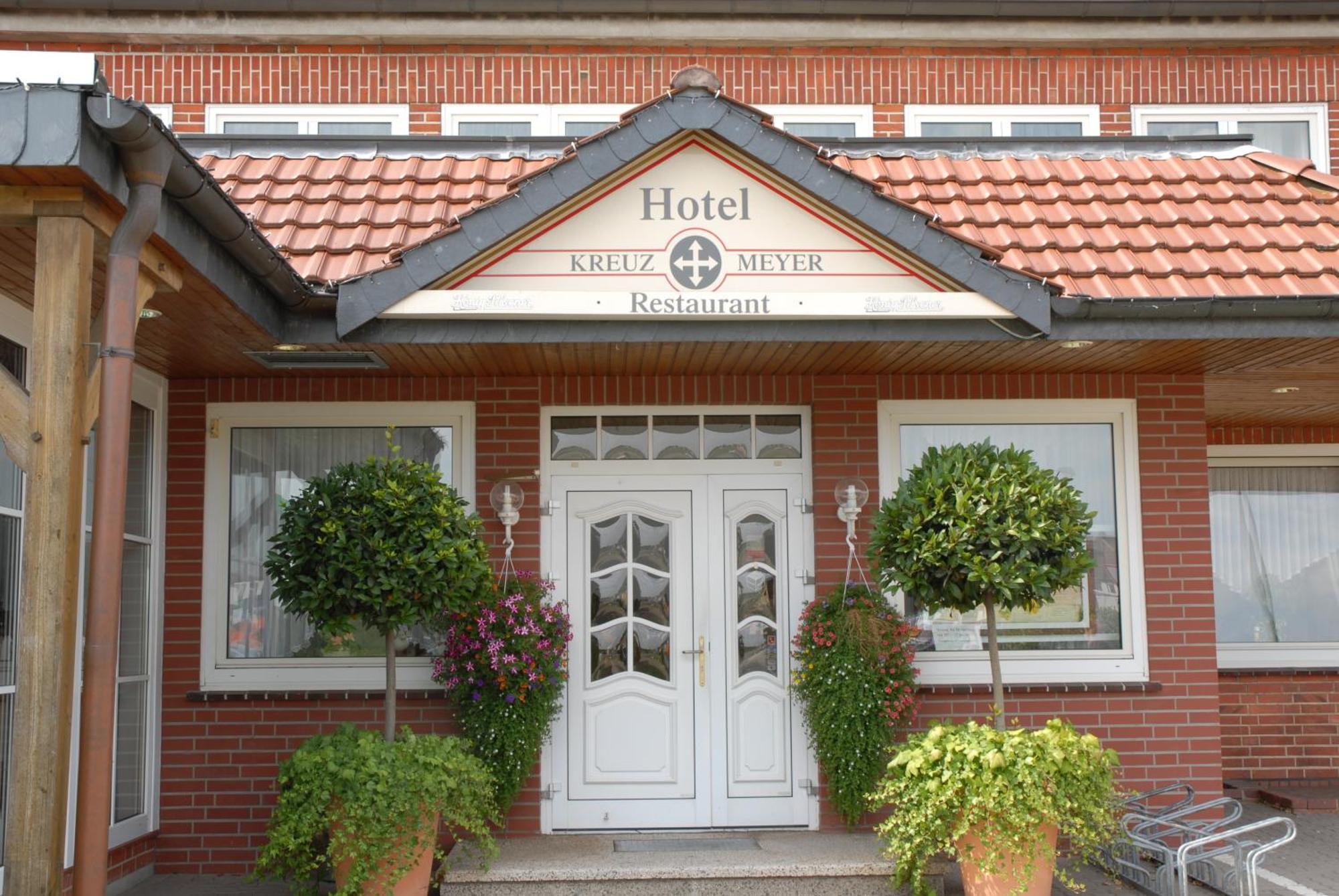 Land-Gut-Hotel Restaurant Kreuz Meyer Stuhr Esterno foto