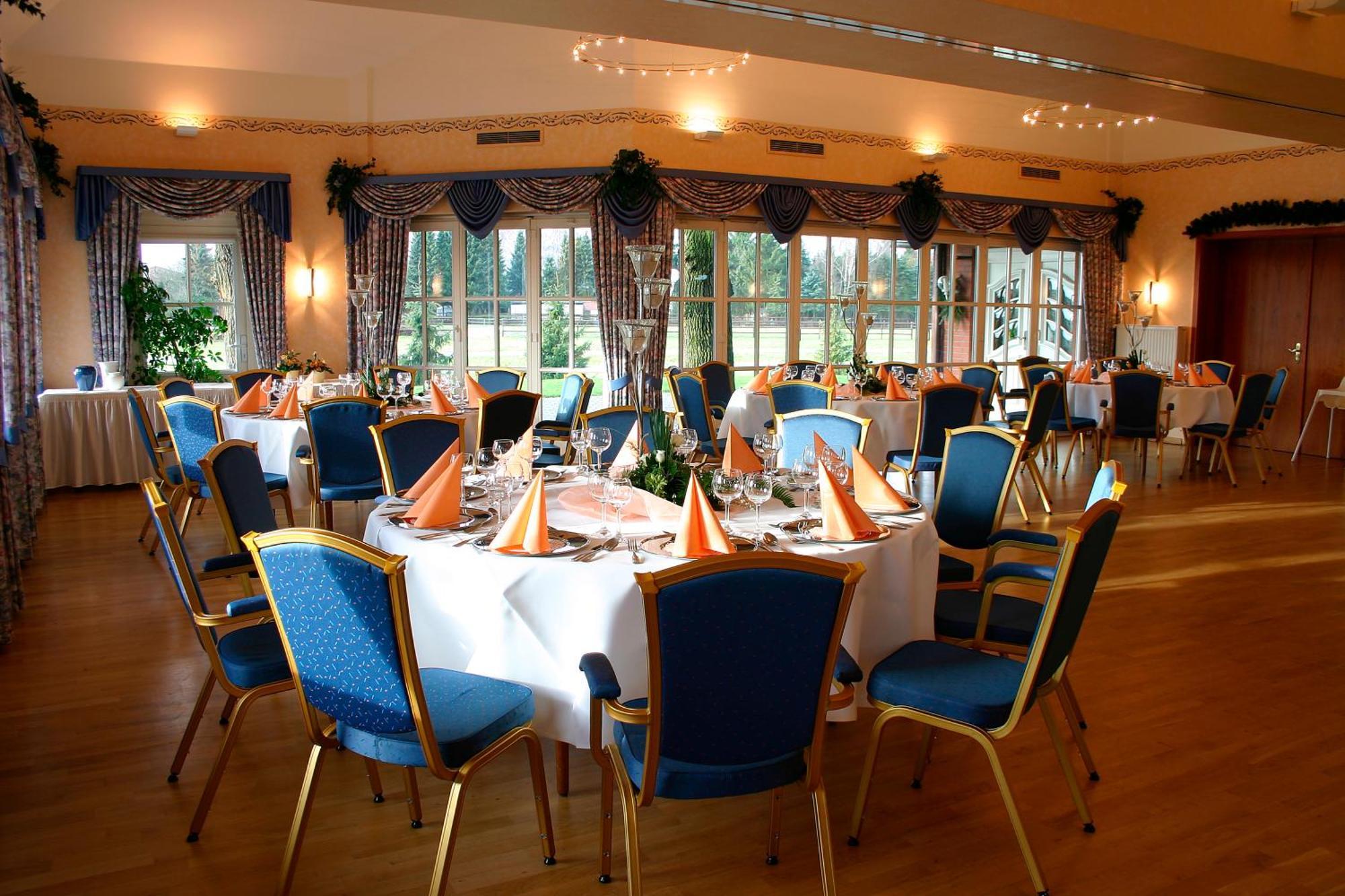 Land-Gut-Hotel Restaurant Kreuz Meyer Stuhr Esterno foto
