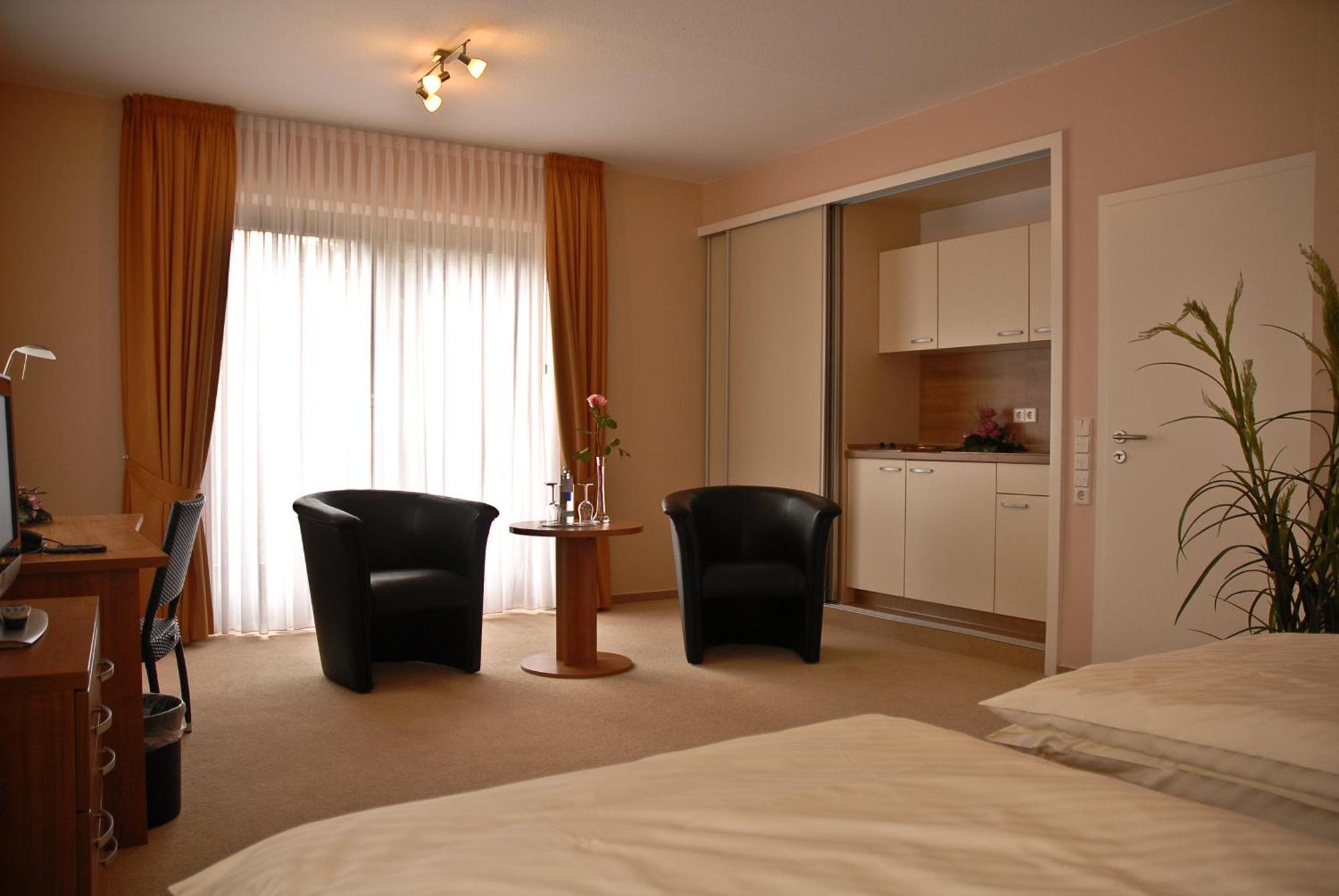 Land-Gut-Hotel Restaurant Kreuz Meyer Stuhr Esterno foto
