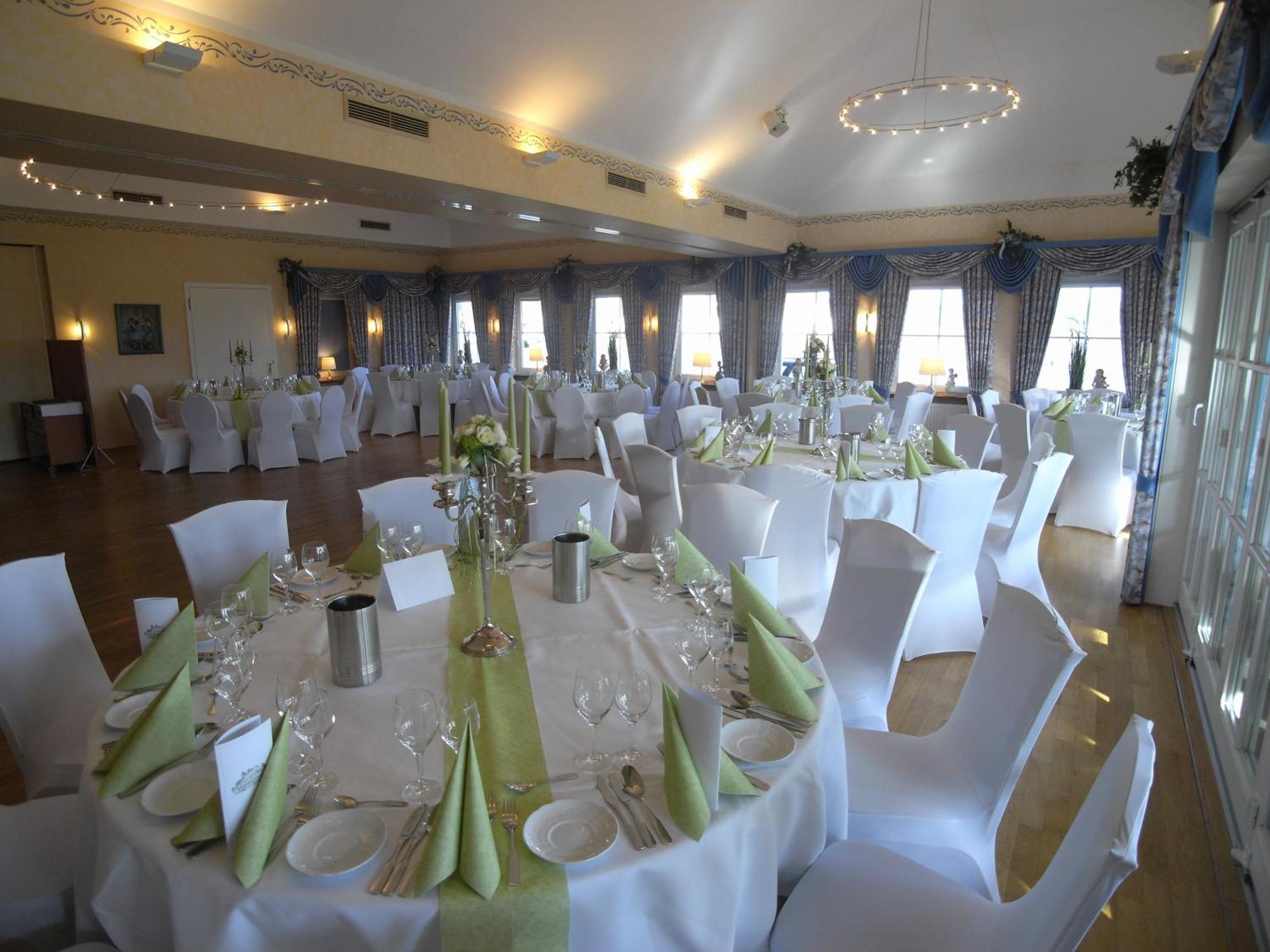 Land-Gut-Hotel Restaurant Kreuz Meyer Stuhr Esterno foto
