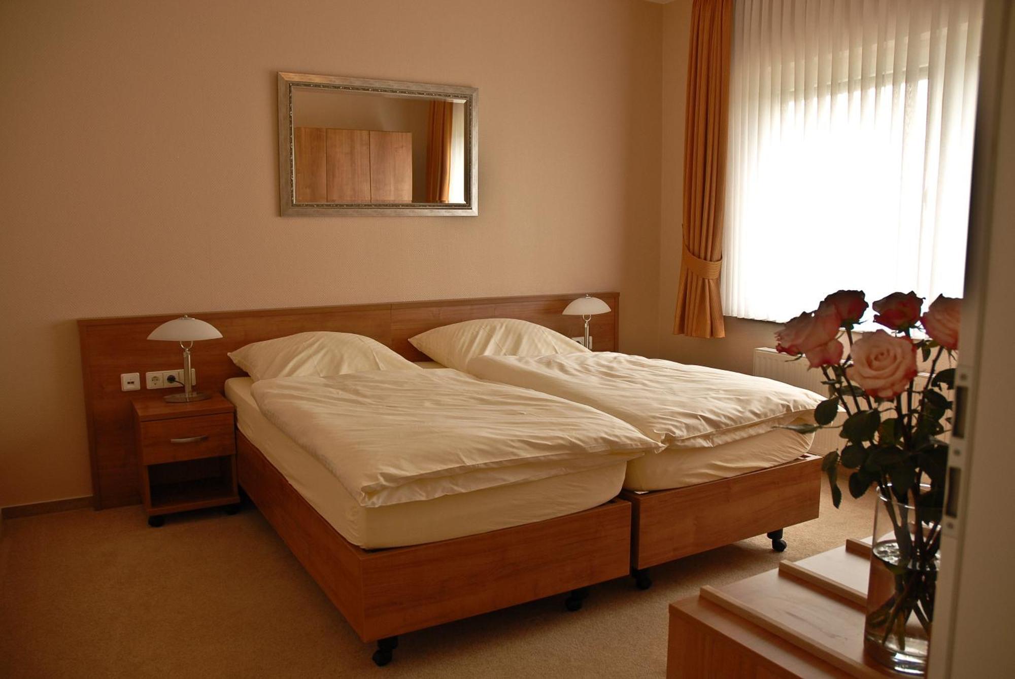 Land-Gut-Hotel Restaurant Kreuz Meyer Stuhr Esterno foto