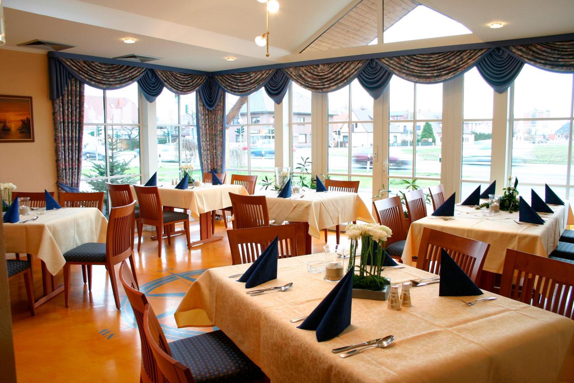 Land-Gut-Hotel Restaurant Kreuz Meyer Stuhr Esterno foto