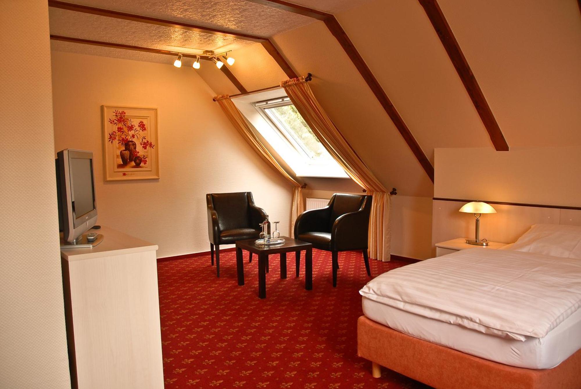 Land-Gut-Hotel Restaurant Kreuz Meyer Stuhr Esterno foto